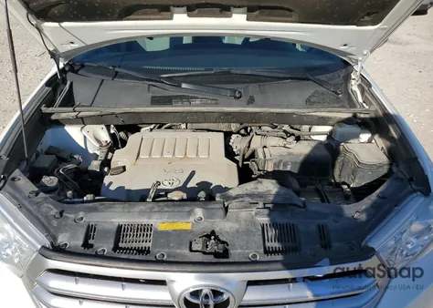 2013 Toyota Highlander Base z USA, uszkodzony, nr VIN 5TDBK3EH6DS232575